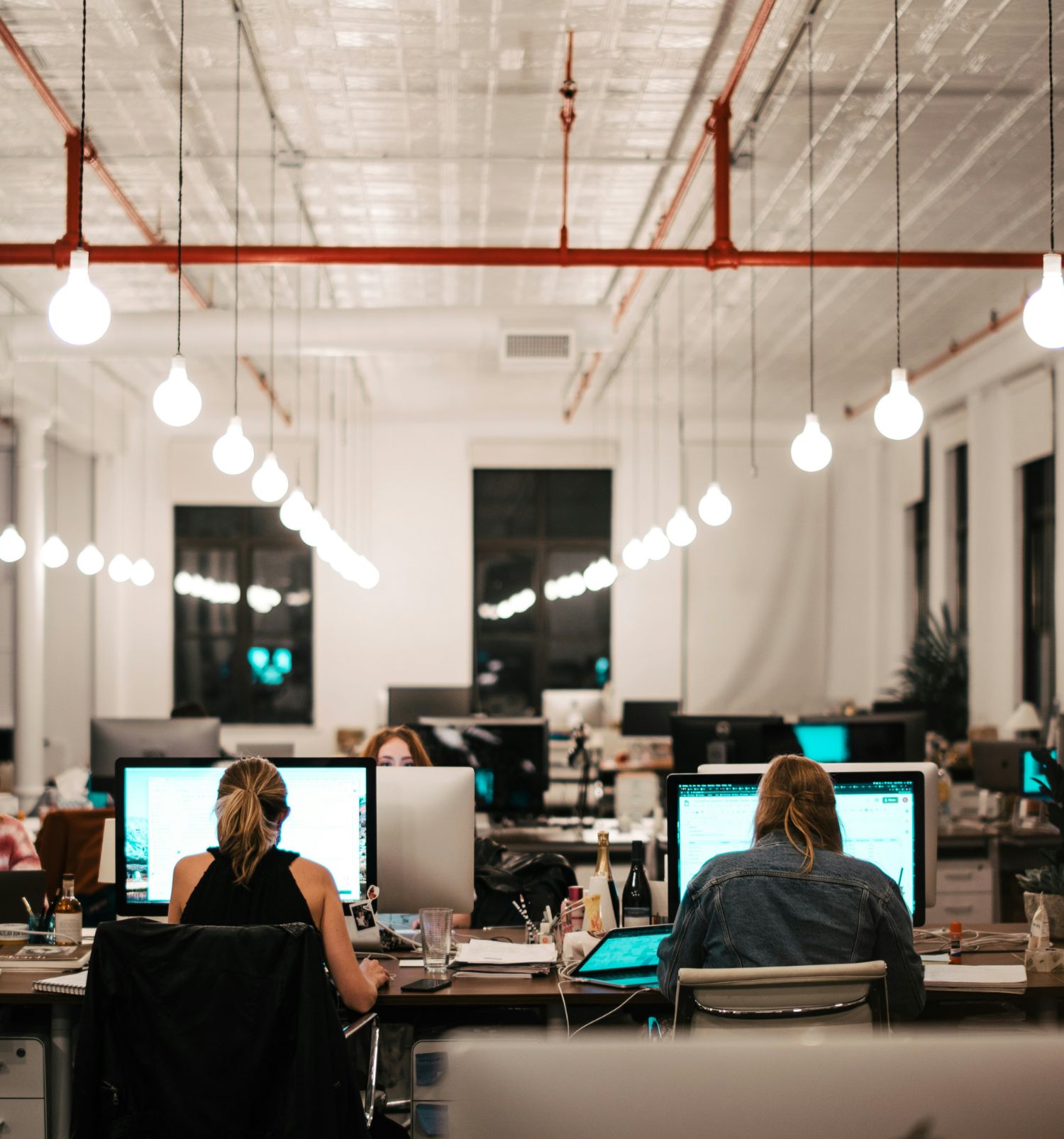 A modern team using Storm office technology in a connected meeting room